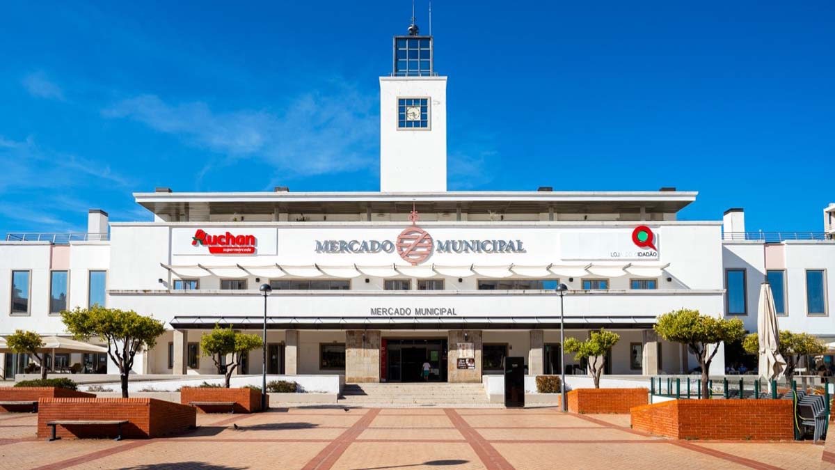 Mercado Municipal de Faro — sapateiro Atelier Fiães